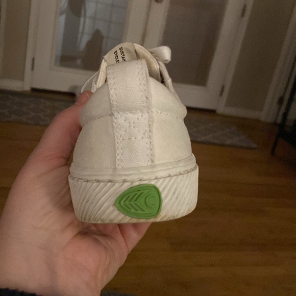 Cariuma OCA Low white sneakers - Picture 8 of 8